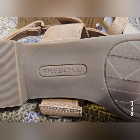 NWT Frye & Company Women's Adjustable Strap Cassia Sandals in Light Tan - Picture 8 of 12